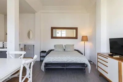 a bedroom with a bed and a flat screen tv at Charmant 2 pieces dans le carre d or in Nice