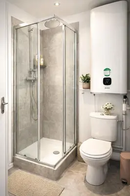 a bathroom with a shower and a toilet at CALIF52 appartement avec terrasse à 3 min de la plage,1min tram in Nice