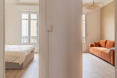 a bedroom with a bed and a couch at Elegant apartment - Haut Musiciens in Nice