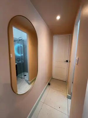 a bathroom with a mirror and a shower at Chambre arty & colorée en plein cœur de Nice in Nice