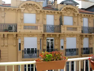 a building with flowers in front of it at Appartamento Sole in Nice