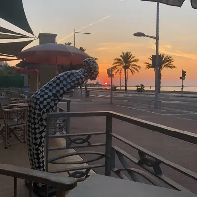 a statue of a woman leaning on a fence at Hôtel du Bord de Mer 