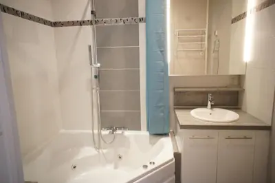 a bathroom with a bath tub and a sink at ZePerfectPlace - Vieux Nice Garibaldi 3 chambres in Nice