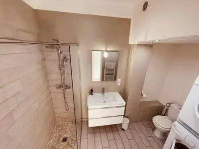 a bathroom with a shower and a sink and a toilet at Appartement 2 chambres avec Terrasse Vue sur la Mer in Nice