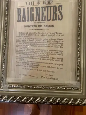 a picture of a document in a metal frame at Chambre calme centre Nice labellisée in Nice