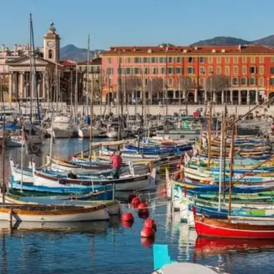 Charme Méditerranéen Votre pied à terre au Cœur du Port de Nice