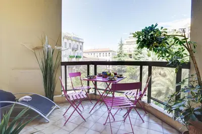 a balcony with a table and chairs on a balcony at GRAND H -F2, FACE VIEUX- NICE, TERRASSE, ASCENSEUR, CLIMATISATION, Terrace - Nice city center in Nice