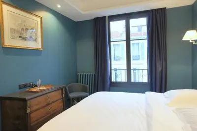 a bedroom with a bed and a dresser and a window at Ze Perfect Place - Élégant appartement avec terrasse - Promenade des Arts in Nice