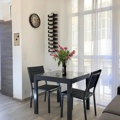 Nice Centre Flat - Modern