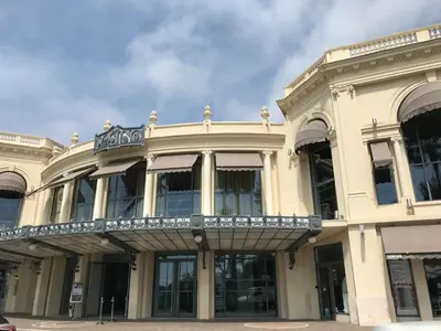 a building with a balcony on top of it at Les Jasmins in Beaulieu-sur-Mer