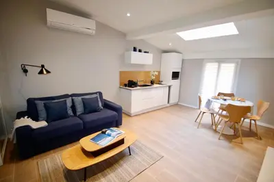 a living room with a blue couch and a table at WAVEBNB All Confort, central, parking in Nice