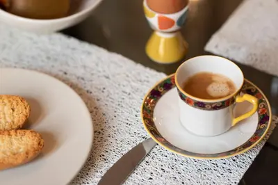a cup of coffee and a plate of biscuits at Nice Centre proche Mer Appartement Lumineux 6 Pers Idéal Famille Location éligible au Bail Mobilité Mobility Lease in Nice