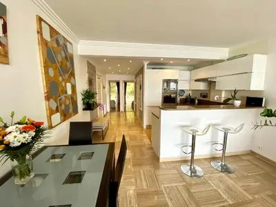 a kitchen and living room with a table and chairs at Le Panomagique in Villefranche-sur-Mer