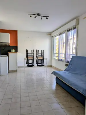 a living room with a bed and a kitchen at Appartement F2 à 50 m de la plage in Nice