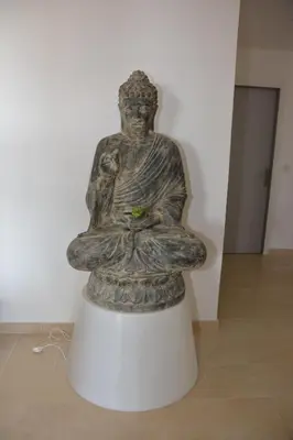 a statue of a woman with her arms crossed at Villa ZEN in Saint-Laurent-du-Var