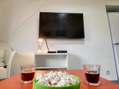 a table with a bowl of popcorn and a television at Nestor&Jeeves - POP RETRO - Central - By sea in Nice