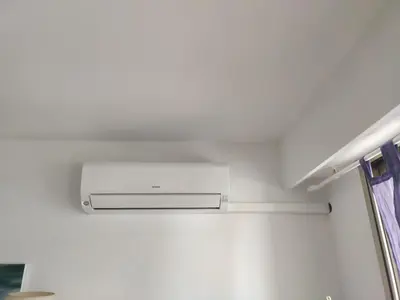 a air conditioner in the ceiling of a room at studio centre nice proche de mer in Nice