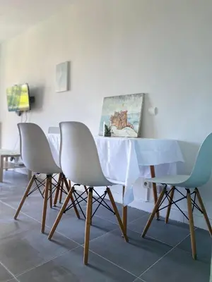 a white table and four chairs in a room at Studio Jardin Fleuris Parking in Nice