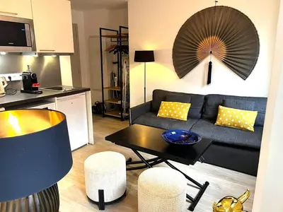 a living room with a couch and a table at Dana centre mer 16 in Nice