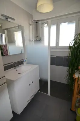 a white bathroom with a sink and a mirror at PHOENIX - Appartement 4 personnes avec superbe terrasse, clim et parking le port de Nice in Nice