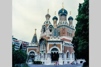 a church with domes on top of a building at Superbe studio sur Nice in Nice