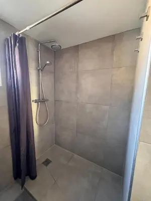 a bathroom with a shower with a shower curtain at Spacieux/paisible 5 pièces en plein coeur de Nice in Nice