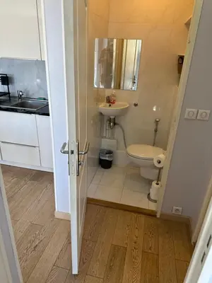 a bathroom with a toilet and a sink at Providence - ELEGANT F3, VUE INCROYABLE, BALCON,ASCENSEUR, WIFI in Nice