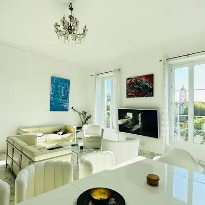Spacious 3 BR flat Nice center - magnificent view