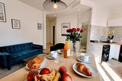 a table with plates of food on it in a living room at Ze Perfect Place - Confortable appartement 2 CHB - Asc - Port - Garibaldi in Nice