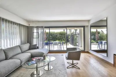 a living room with a couch and a glass table at Sublime Appartement Promenade des Anglais RDJ in Nice