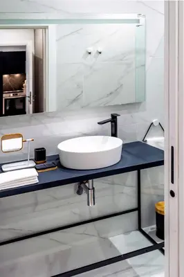 a bathroom with a sink and a mirror at Superbe 2P Plage/ Promenade des Anglais 201 in Nice