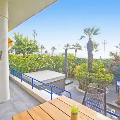 Luxury Garden Jacuzzi Promenade