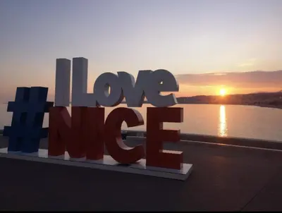 a sign with the words love missing the sunset at Studio lumineux à 10 min de la plage in Nice
