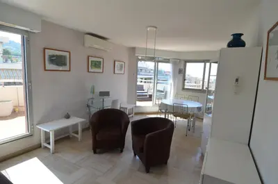 a living room with chairs and a table and windows at HELIANTHE - Superbe appartement avec terrasse vue mer et Château au Port de Nice in Nice