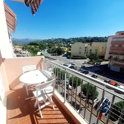 Appartement F3 traversant avec 2 terrasses et parking