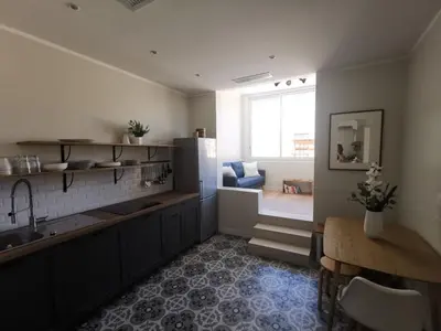 a kitchen with a sink and a refrigerator and a table at Appartement, 3 pièces, Villa Monte Europa in Nice