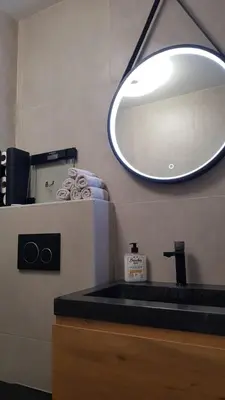a bathroom with a sink and a mirror on the wall at Nice Bel Appartement Vue Mer climatisé avec Grande Terrasse in Nice