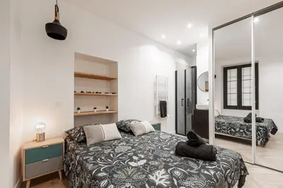 a bedroom with a bed and a mirror at Magnifique appartement, Nice Centre Ville - Masséna in Nice