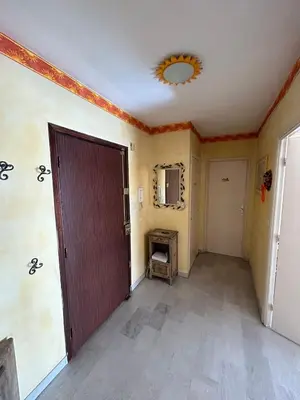 an empty room with a door and a ceiling at Appartamento con vista Promenade in Nice