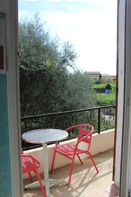 a patio with a table and chairs on a balcony at 2 pièces calme et fonctionnel in Cagnes-sur-Mer