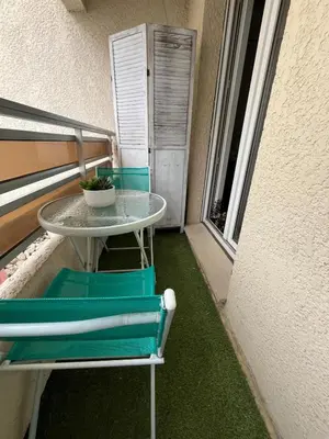 a table and chairs on the balcony of a building at Superbe appartement avec piscine l'été de juin à septembre in Nice