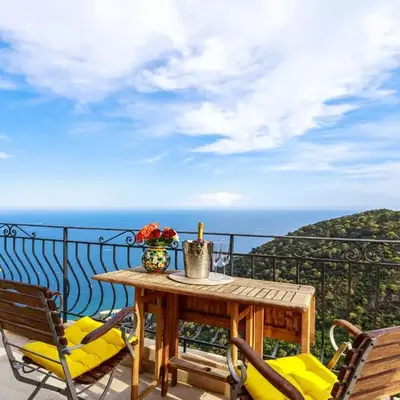 Sea View Apartment with Private Secure Parking - 2