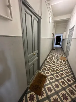 a hallway with a door and a tile floor at Studio mezzanine sur le port in Nice