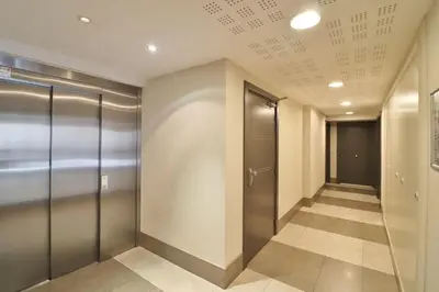 a hallway with a elevator in a building at Joli 2 pièces Niçois avec terrasse ensoleillée in Nice